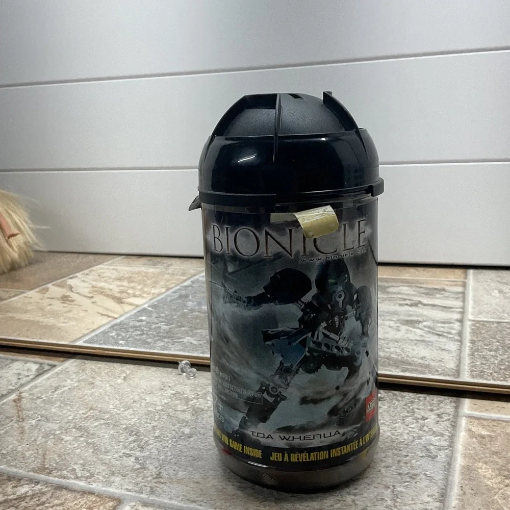 LEGO Bionicle 8603 Toa Whenua Metru Nui Figure with Canister and Kanoka Disk
